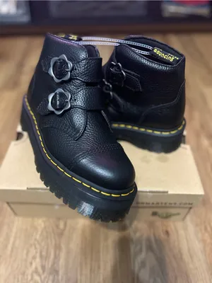 DR MARTENS Devon flower buckle black leather platform boots shoes women’s 9 new thumbnail 9
