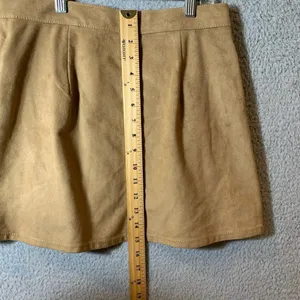 EXPRESS Skirt Womens 2 Faux Suede Mini Exposed Button‎ A Line Light Tan Beige thumbnail 6