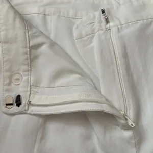 Amanda Uprichard Wallace Shorts 100% Linen White Pleat Front Coastal Size Medium thumbnail 4