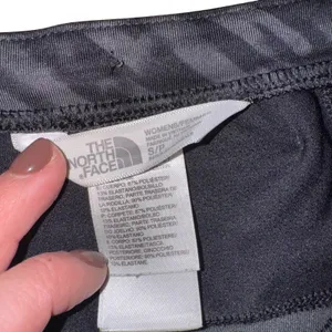 The North Face Women S Black Gray Abstract Print Running Leggings Pants Zipper‎ thumbnail 5