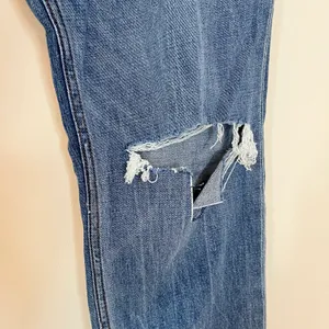 Ultra High Rise 90s Slim Straight Distressed Jeans thumbnail 3