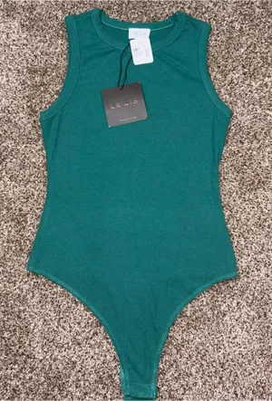 LE LIS Boutique Women’s Green Ribbed One-Piece Bodysuit NWT thumbnail 1