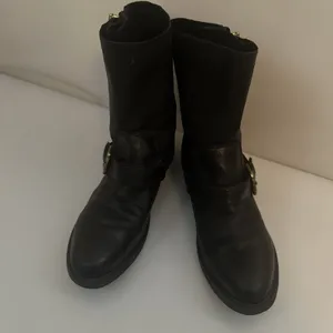 Aldo Boots Womens 7.5 Black Leather Ankle Zip Up Moto Gold Hardware Buckle Biker thumbnail 2