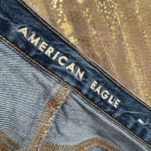 American Eagle Blue 90's Boyfriend Shorts Distressed Cut Offs Size 8 thumbnail 3