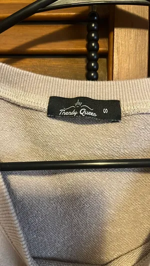 Beige crewneck thumbnail 4