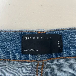EUC | ASOS Design women’s distressed‎ hem jeans — size 26 thumbnail 6