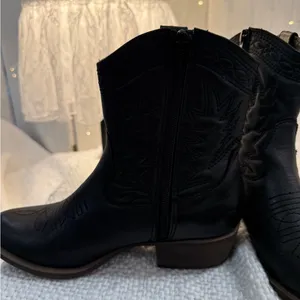 Coconuts by Matisse Black Ankle Boots thumbnail 4