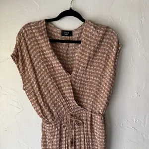 Vici Jumpsuit Womens Small Brown White Short‎ Sleeve Waist Tie Soft Rayon Romper thumbnail 3