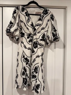 White closet‎ Black & cream Floral Twist-Front Mini Dress linen blend med thumbnail 2