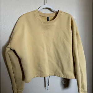 Vuori Restore Crewneck Sweatshirt Sz Large‎ in Yellow Golden thumbnail 2