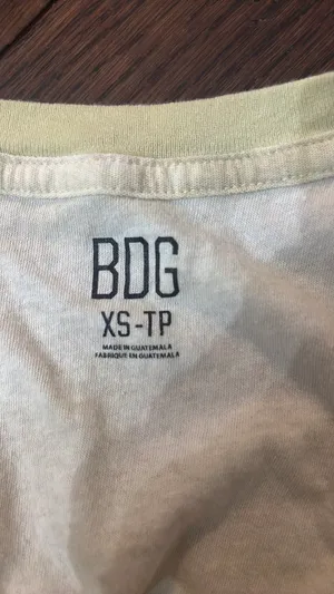 BDG V-Neck Shirt thumbnail 3