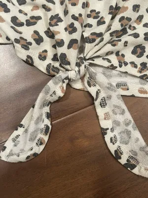 Le lis Two piece Boutique Cheetah Print Set thumbnail 4