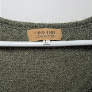 Piko 1988 Women’s Green‎ Long Sleeve Sweater Size Large thumbnail 2