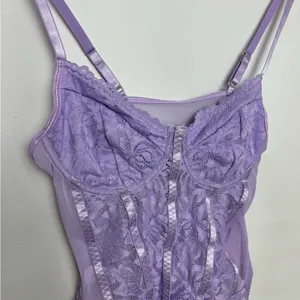 Lavender Lace Bodysuit sheer back underwire bra adjustable straps Small NWOT thumbnail 3