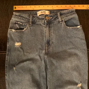 Hollister Ultra High-Rise Dad Jeans Distressed Raw Hem Size 6L W28 Long thumbnail 2