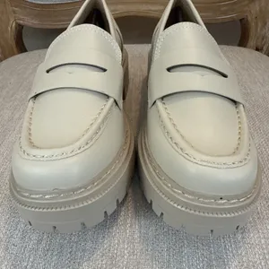 Soda Women's Chunky Platform Loafers White Lug Sole Y2K Style size 7.5 classic preppy thumbnail 4