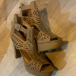 TOP Moda Brown Cutout stacked tan gladiator heels size 9 thumbnail 6
