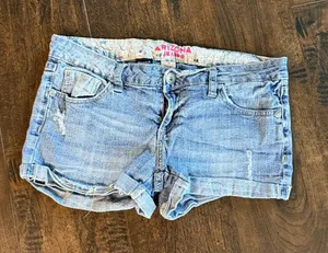 Arizona Jeans Light Wash Jean Shorts thumbnail 1
