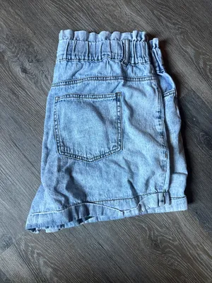 TGLA Woman’s M Lightweight Light Wash Paperbag Waist Cuffed Hem Denim Shorts thumbnail 5