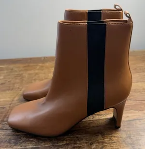 Calvin Klein Cassis Leather Ankle Chelsea Boots size 6.5 thumbnail 1
