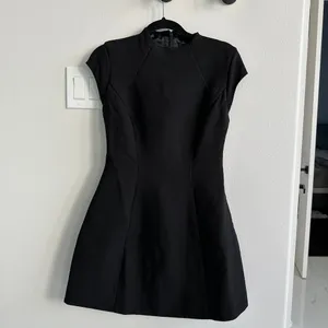 Bardot delphi hourglass mini dress in black thumbnail 3