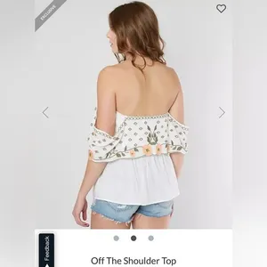 Gimmicks BKE Embroidered Floral Off‎ The Shoulder Top. Size Small thumbnail 2