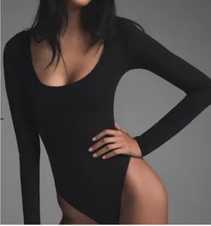 SKIMS Scoop Neck Long Sleeve Bodysuit S/M thumbnail 2
