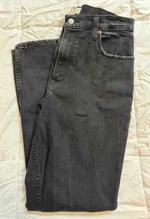 Abercrombie Curve Love 90s Straight High-Rise Black Jeans thumbnail 2