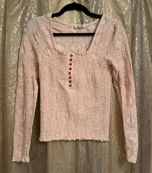 Gimmicks by BKE Light Peach Eyelet Smocked Stretch Henley Large‎ thumbnail 1