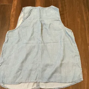 Everly Sleeveless Chambray Tank LightBlue V-Neck Pocket M Minimalist 100% Lyncel thumbnail 6