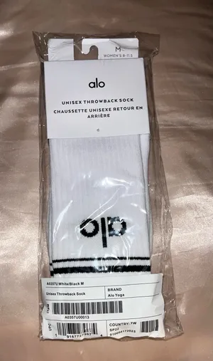 Alo Yoga Throwback Socks Unisex white thumbnail 1