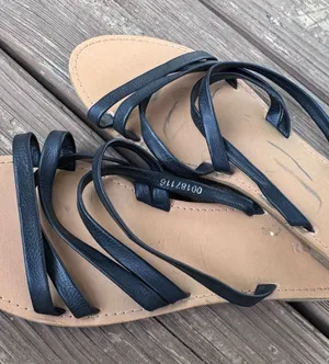 Forever 21 Black Strappy Flat Sandals Women’s Size 10 Minimalist Summer Shoes thumbnail 1