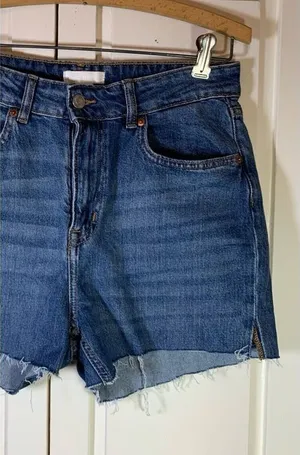 H&M Regular Waist Jean Shorts‎ Womens 10 Medium Wash Denim Festival DIY Cut Off thumbnail 1
