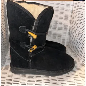 Ukala by EMU Australia Taj Low Black Suede Merino Wool Toggle Boots Womens 9 thumbnail 3