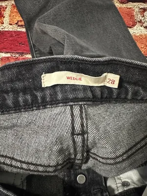 Women Levi’s jeans size 28 thumbnail 5