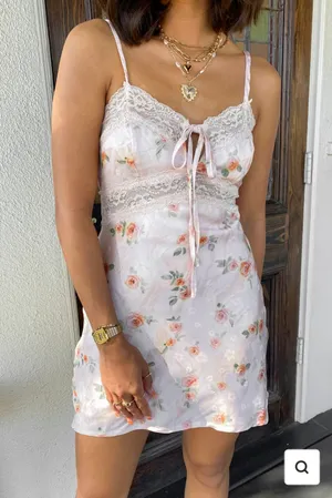 Nectar Clothing Pink Floral Lace Satin Dress thumbnail 2