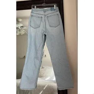Abercrombie & Fitch The 90s Straight Ulta High Rise Jeans size 30 / 10 thumbnail 2
