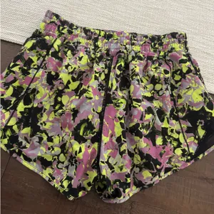 Lululemon Shorts Hot Hot High Waisted thumbnail 2