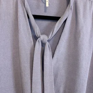 Anthropologie Women’s Lavender Crisscross Sweater Top Sz Medium thumbnail 4