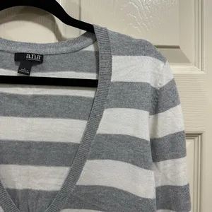 a.n.a. long sleeve deep v-neck sweater Y2K gray and white stripe size large thumbnail 2