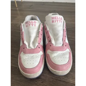 Hello Kitty Sanrio Pink White Blue Low Top Sneakers WMHK25BB019 Womens Size 8 thumbnail 2
