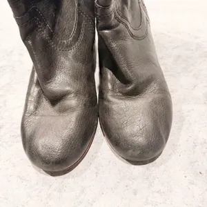 Frye Carson Womens Wedge Ankle Booties Leather Back Zip Black Women's 7.5 thumbnail 4