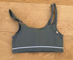 Gymshark - Contrast Seamless Sports Bra in Green & White thumbnail 2