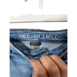 American Eagle Slim Straight‎ Jeans Distressed Ripped Raw Hem Size 12 thumbnail 8