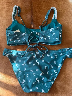 $75 NWOT Hollister Floral Ruffle Bikini Set L thumbnail 4