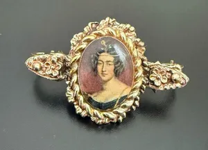 Vintage Unsigned Victorian Lady Portrait Cameo Scarf Clip 9g. thumbnail 2