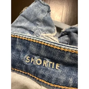 American Eagle Shortie High Waisted Distressed Denim Shorts Light Wash Blue Sz 8 thumbnail 4