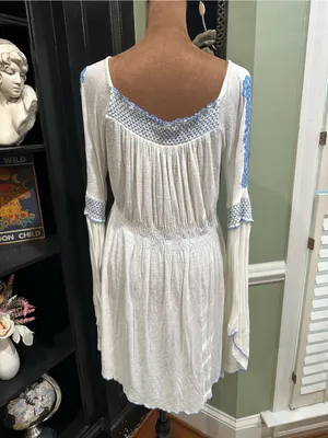Free People Valley Peasant‑Style Top – Cream with Blue Embroidery – Size Medium thumbnail 9