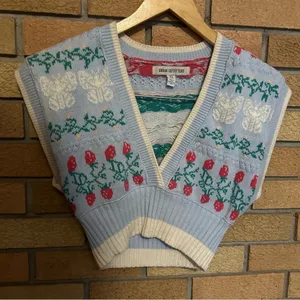 Urban Outfitters Cropped Knit Sweater Vest Floral Strawberry Butterflies Size XS thumbnail 3