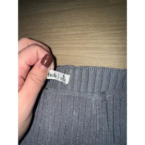 Women’s Abercrombie Sweater thumbnail 3